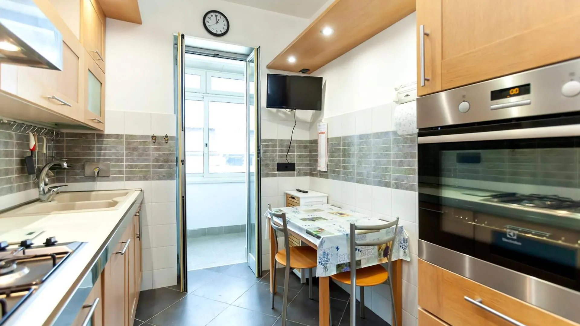 Appia Nuova Lucrezia Apartment Roma 0*,  Italia