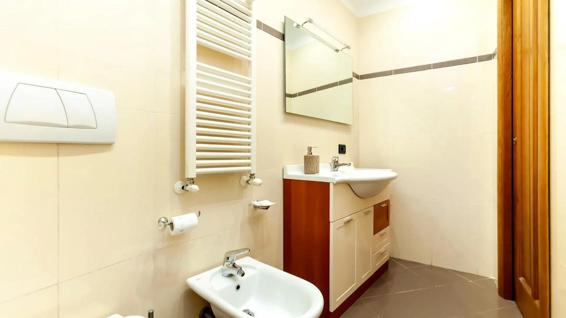Appia Nuova Lucrezia Apartment Roma